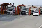Sejumlah-kendaraan-keluar-dari-pintu-exit-tol-Amplas-Kota-Medan.jpg