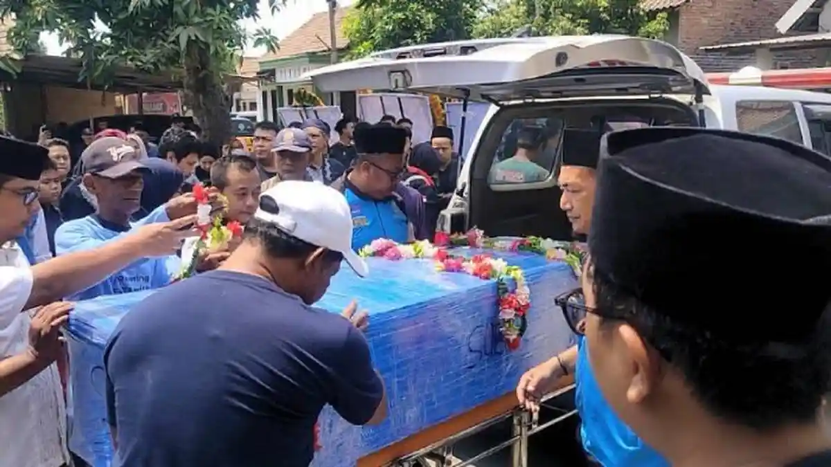 Duka Keluarga Ghondam, Mualim Dua KM Virgo Transport 8 yang Dimakamkan di Jombang
