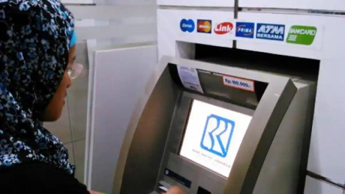 Cek Saldo di ATM Link, Para Nasabah Bank Mandiri, BRI, BNI hingga BTN akan Dikenakan Biaya Rp5000
