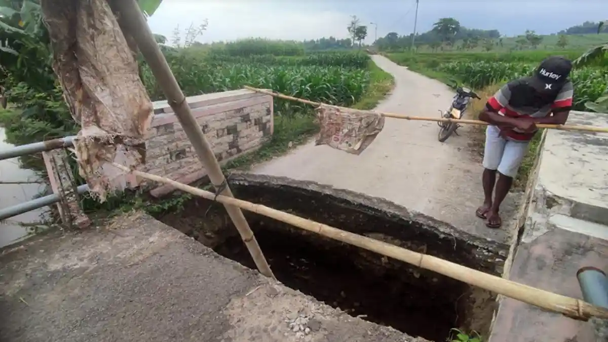Jembatan Ambrol di Jatirejo, Dinas PUPR Kabupaten Mojokerto akan Lapor ...
