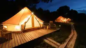 Ilustrasi-glamping-sambil-menikmati-keindahan-alam-Indonesia.jpg