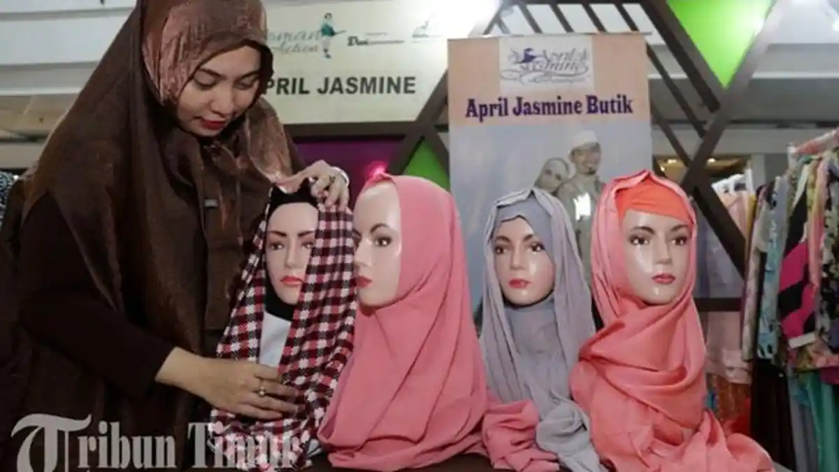Warna Kerudung Sudah Sesuai Usia Anda? Baca Ini