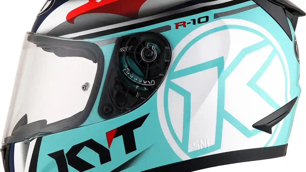 KYT Rilis Helm Flat Visor Bersensasi Balap dengan Fitur Pinlock dan Tear Off Ready