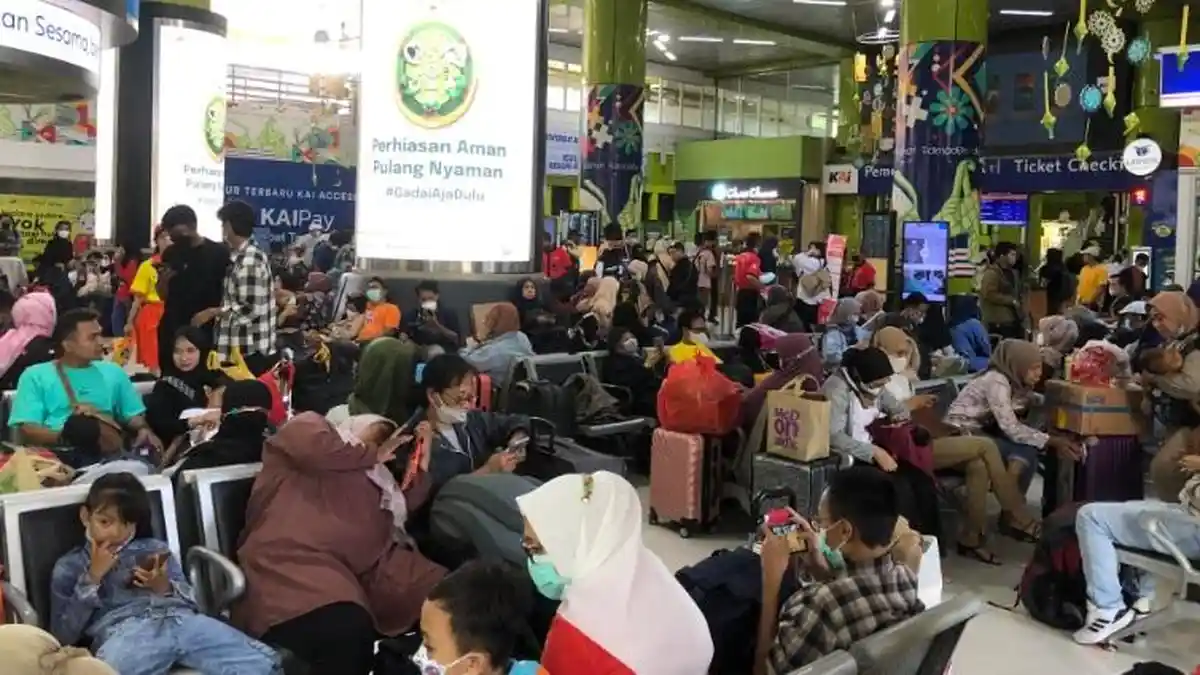 Hingga H-1 Lebaran, Total 362.000 Pemudik Berangkat dari Stasiun Pasar Senen dan Gambir
