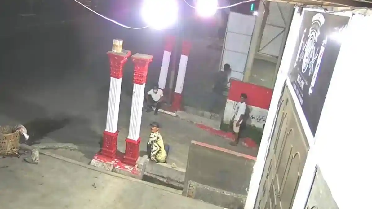 BREAKINGNEWS Brutal, Sekelompok Pemuda di Kampung Salam Lempari Pemotor Diduga Ingin Merampok