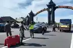 penyekatan-berskala-besar-terus-dilakukan-petugas-gabungan-di-tugu-ireng-selama-ppkm-darurat.jpg