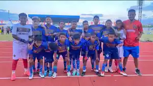 Coach-Deden-Bersama-Putra-Nagakeo-Football-Academy.jpg