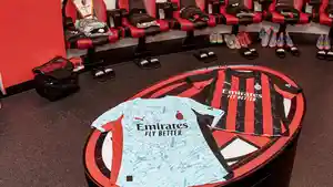 Suasana-kamar-ganti-milik-klub-AC-Milan-mewah-dan-penuh-dengan-intereor-berkelas.jpg