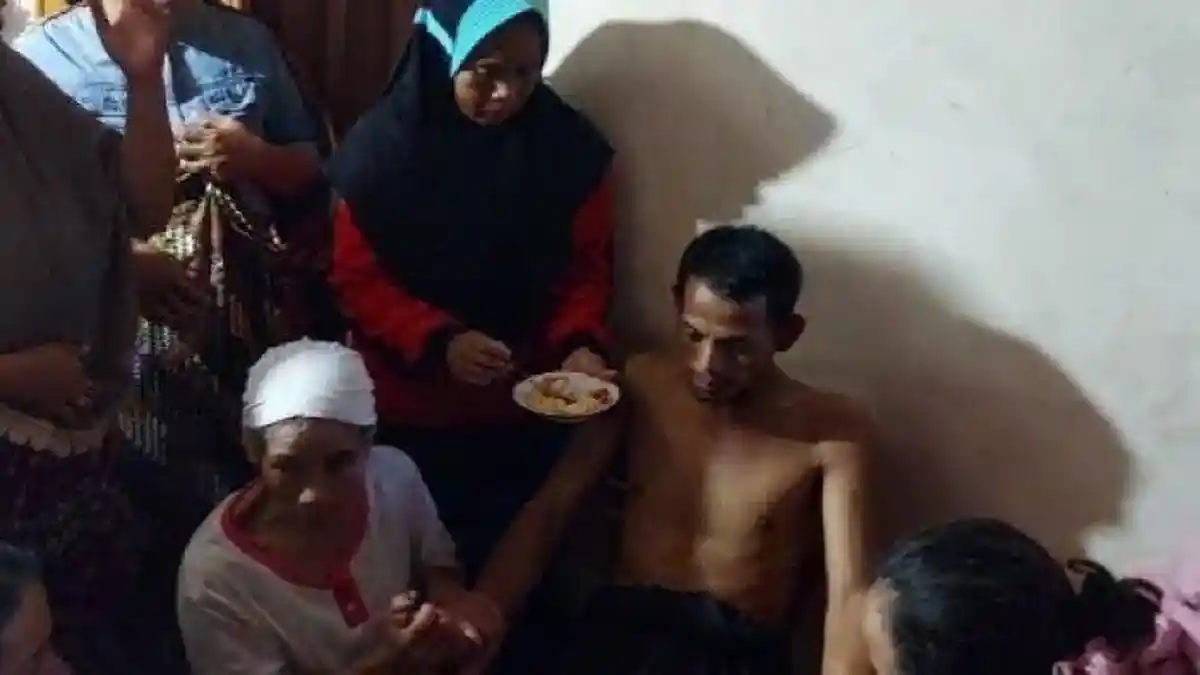 Bikin Heboh Warga, Dikira Hanyut Terbawa Arus Sungai, Ternyata Santai di Belakang Rumah