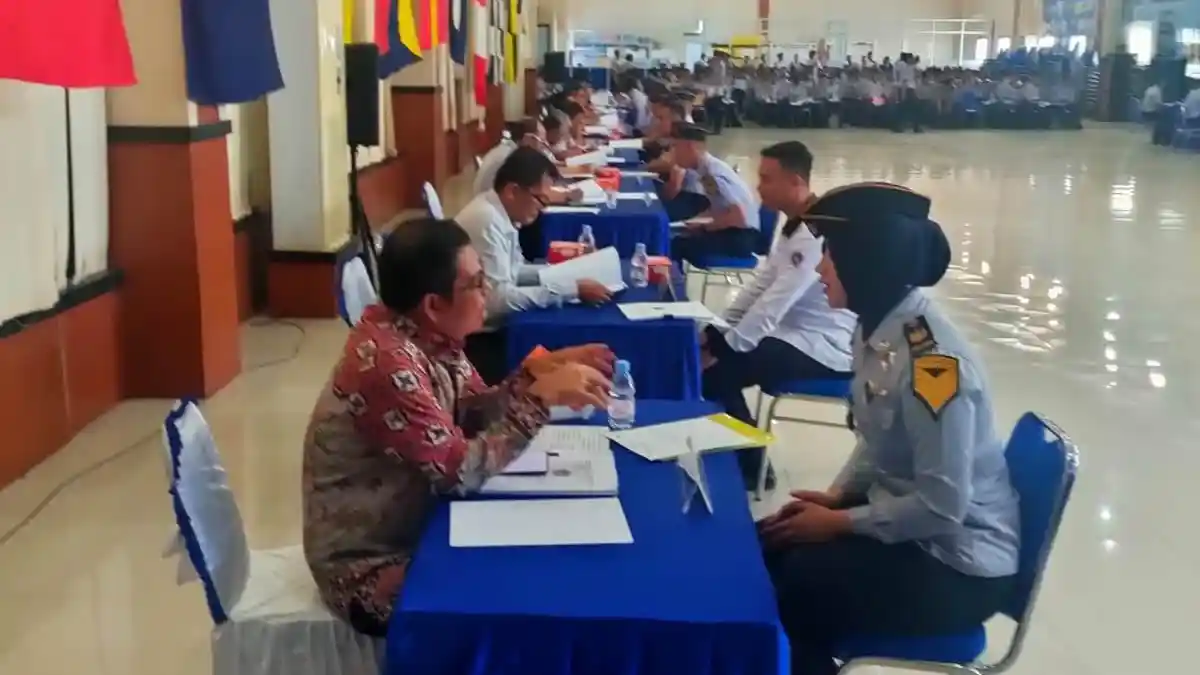 Diikuti 185 Peserta, Kepala LLDikti 9 Jadi Penguji Skripsi dan KIT Taruna Polimarim AMI