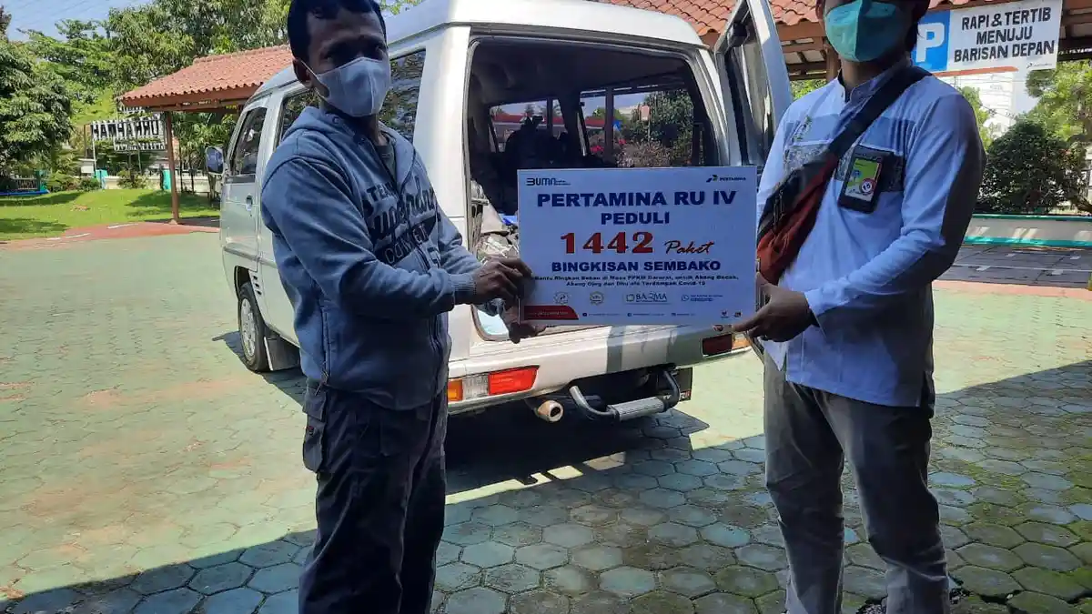 PPKM Darurat, Perwira Pertamina Cilacap Bagikan 1.442 Paket Sembako