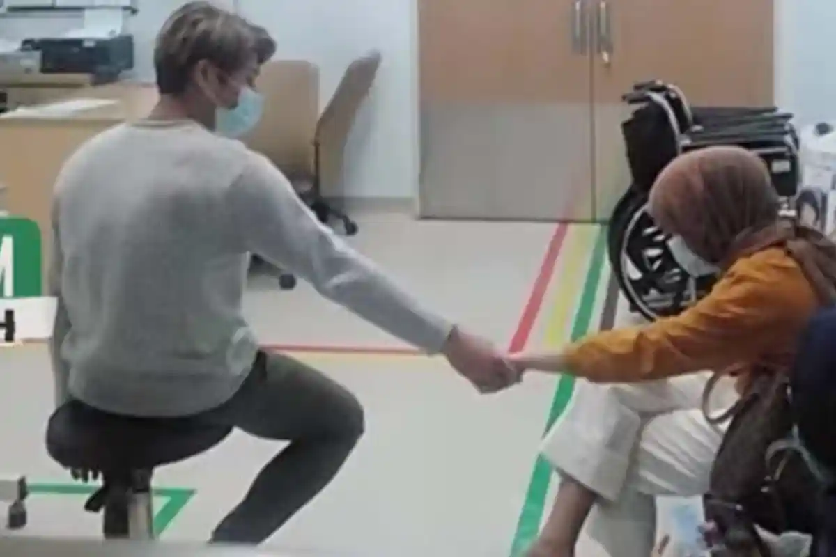 Rizky Billar Tak Henti 'Menangis' Karena Sakit Mata, Lesty Panik Enggan Lepas Tangan: Kasihan Kakak