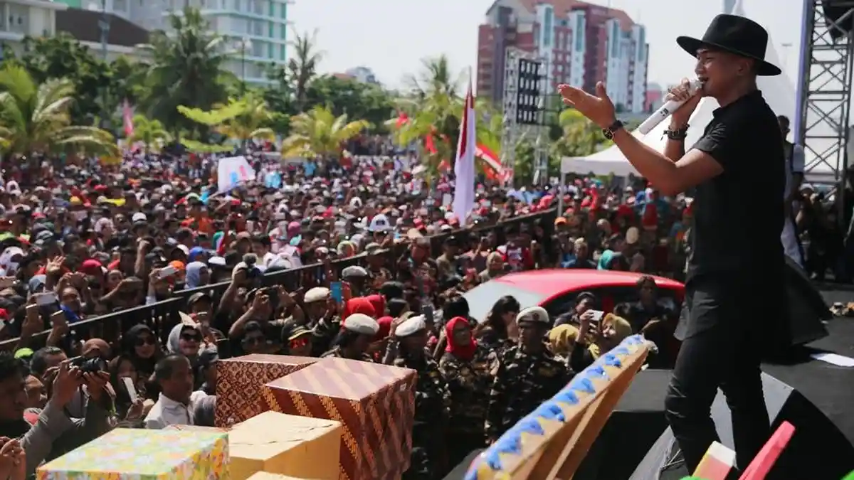FOTO: Anji Hibur Peserta Jalan Sehat Bela Negara FKPPI - anji2_20161030_142816.jpg