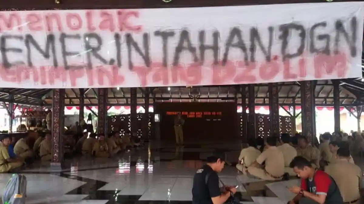 Lagi, Ratusan PNS Duduki Balaikota Tegal Melawan SK Walikota