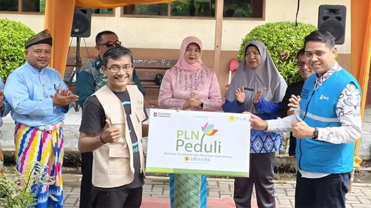 PLN Peduli Hadirkan Cahaya Literasi dari Kota hingga Pelosok
