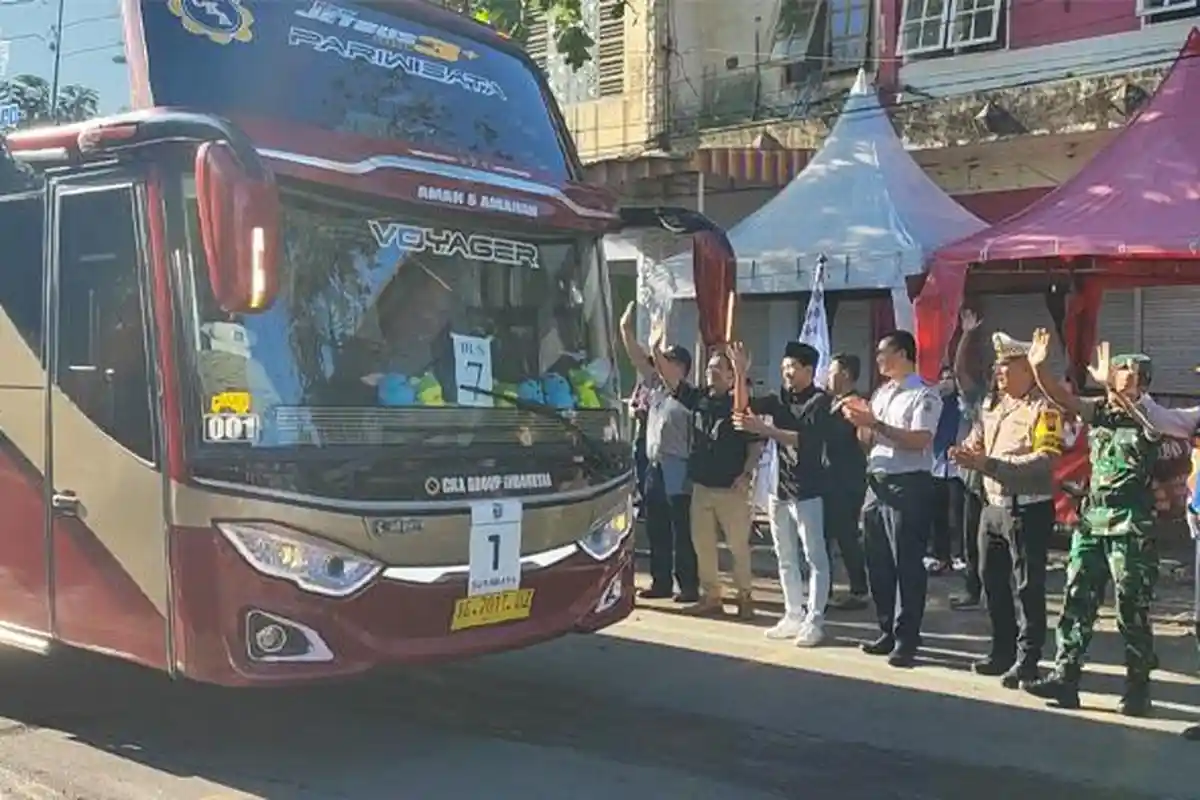 Arus Balik Lebaran 2025, Wabup Trenggalek Berangkatkan 8 Bus Menuju Surabaya