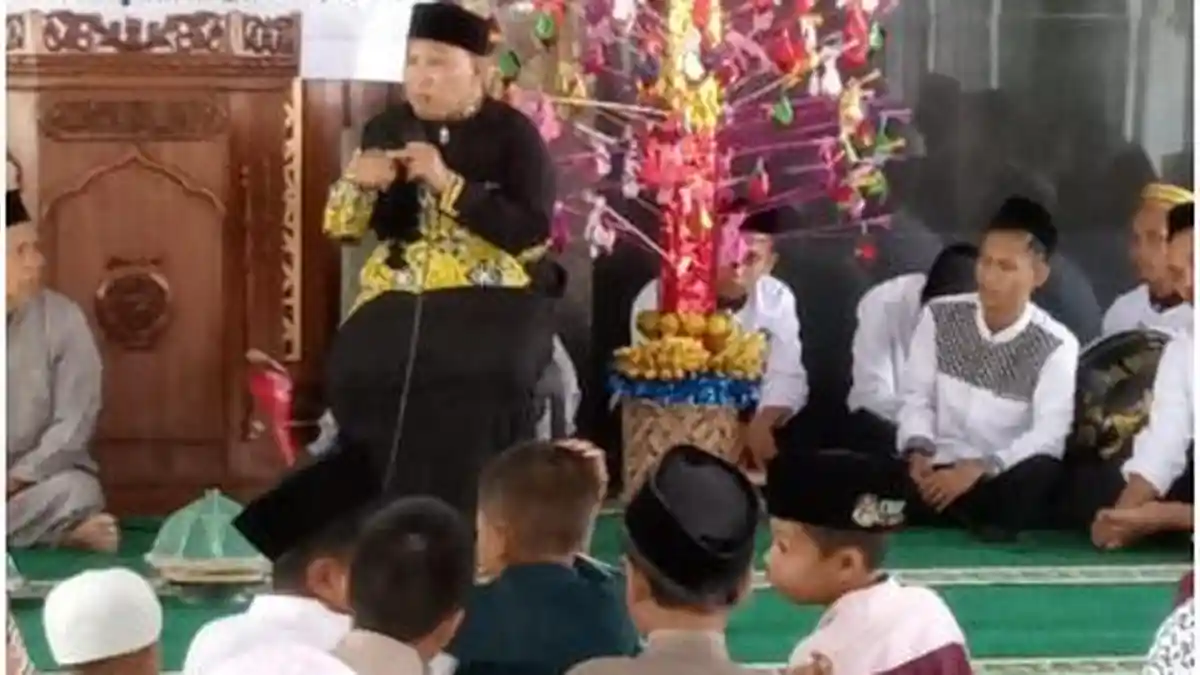 Maulid di Masjid Amirah Al Aksa, Ustad: Ayah yang Harus Antar Anak ke Sekolah dan Cium Tangan Anak
