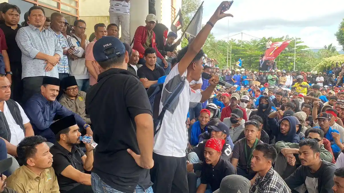 Ricuh Demo di Gedung DPRD Maluku Berhasil Diredam Berkat Kolaborasi Semua Pihak