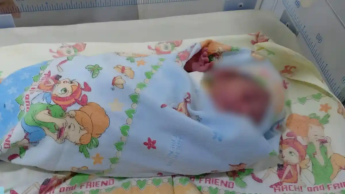 Geger Penemuan Bayi Dengan Ari-ari di Teras Rumah Warga Dusun Kramat Tulehu