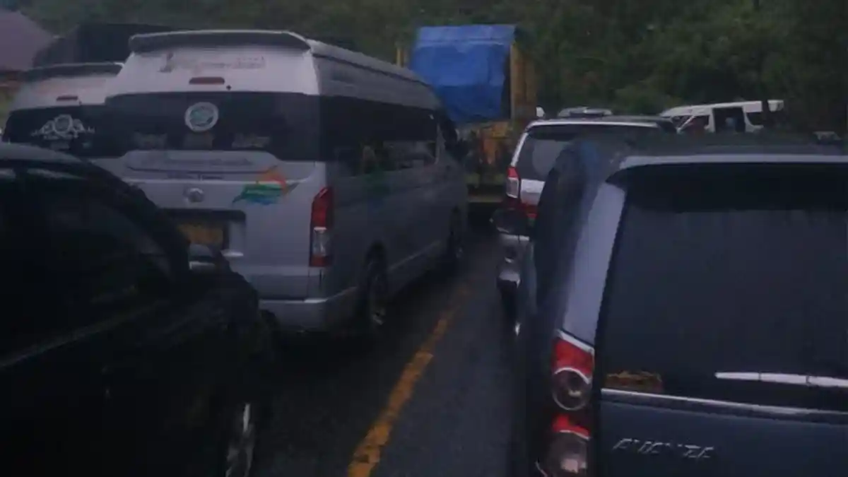 Longsor, Jalan Kerinci-Bangko Jambi Macet Total Sejak Tadi Malam