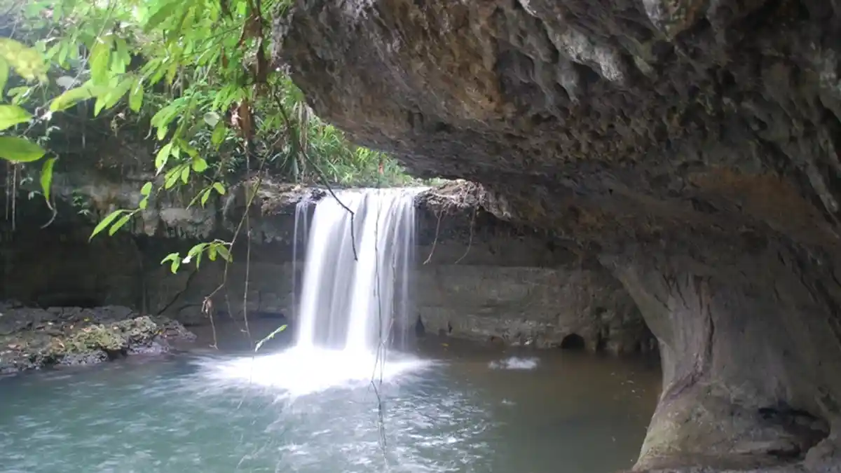 Asyiknya Menyeruput Kopi di Ampadoap Talaud, Dua Air Terjun yang Saling Berhadapan