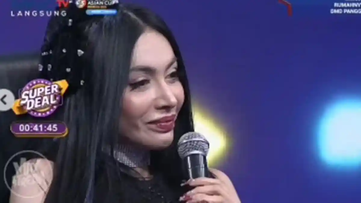 Ramai Seruan Boikot Terkait Penelantaran Anak, Denada Menangis Lihat Pemuda 19 Tahun di Acara TV