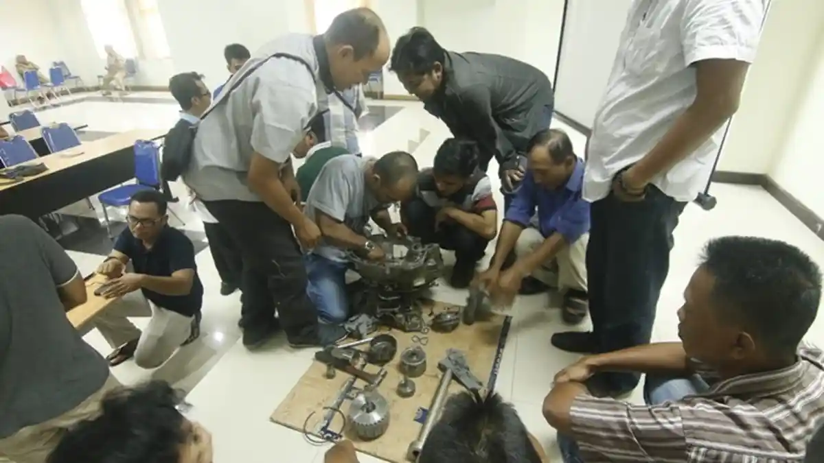 Bedah Transmisi Mobil Matic di Bimbingan Teknis Disperin Samarinda, Begini Tanggapan Peserta