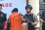 Tersangka-JM-53-telah-mengenakan-baju-tahanan-pascadiringkus.jpg