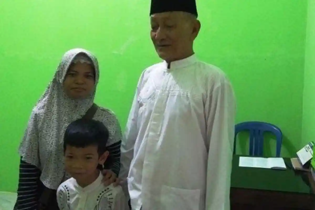 Kisah Pria Disunat di Usia 75 Tahun, Sang Istri Menenangkan: Paling Cuma Sakit Sehari Dua Hari