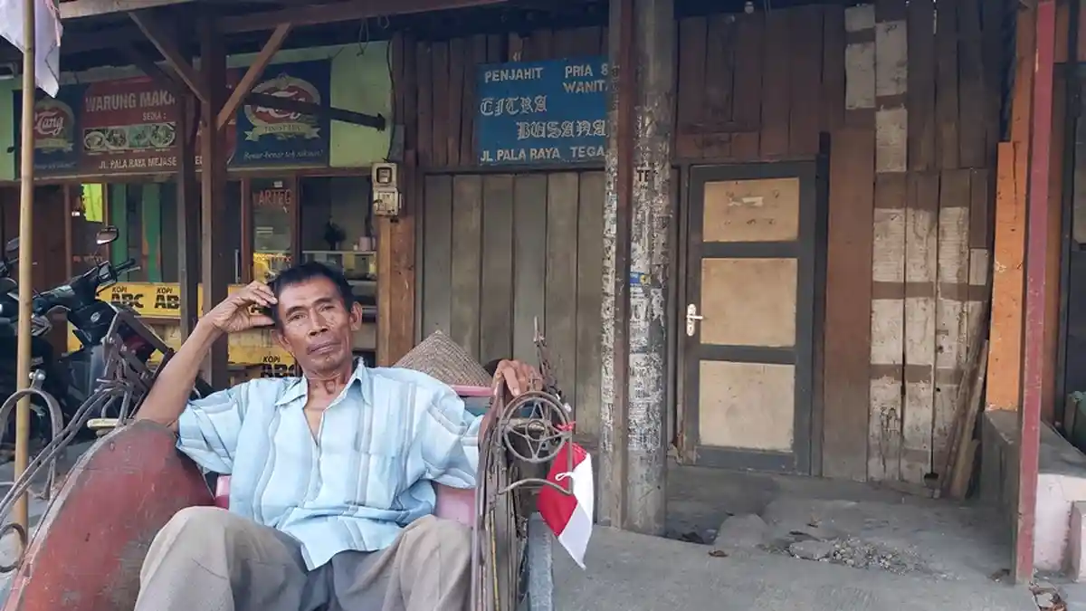 Kisah Pilu Si Pengayuh Becak di Tegal, Saad Menumpang di Kios Karena Diusir Anak, Begini Ceritanya
