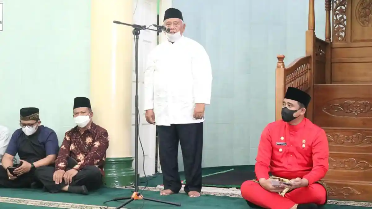 Bobby Nasution Salurkan Bantuan Ambulans Umat pada BKM Masjid Ar-Raudhah