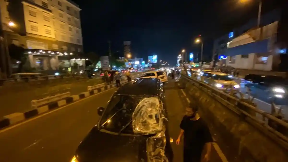 Kecelakaan di Flyover Jatingaleh Semarang, 2 Mobil Ringsek, Macet Sampai Kaliwiru
