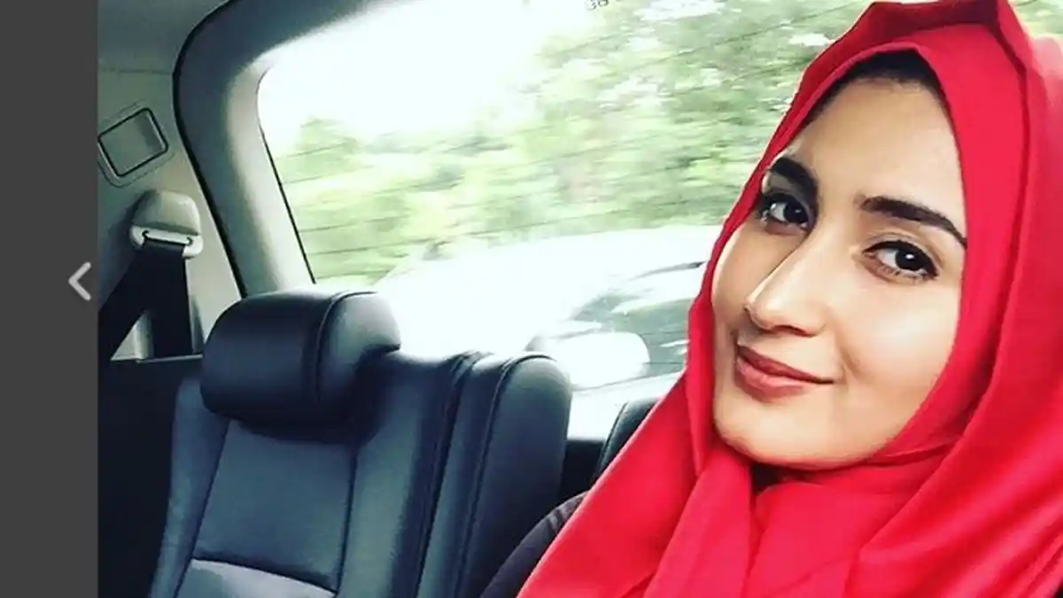 Berhijab dan Cantik, Tapi Siapa Tahu Perempuan Ini Sangat Kesepian