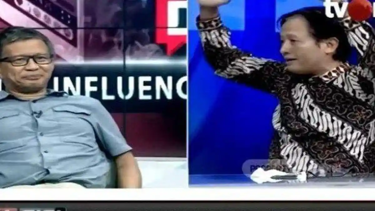 Momen Rocky Gerung Diskakmat! Dilabrak Staf Menkominfo, Reaksinya Tak Terduga