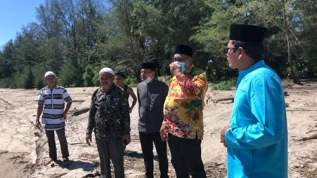 Bupati Aceh Singkil Tinjau Pembangunan Jalan Kuala Baru-Buluseuma, Ajak Warga Mengawal