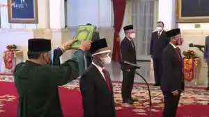 presiden-jokowi-resmi-lantik-2-menteri-nomenklatur-baru-1212.jpg