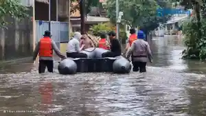 Banjir-merendam-ratusan-rumah-di-Komplek-Polri-Pondok-Karya.jpg