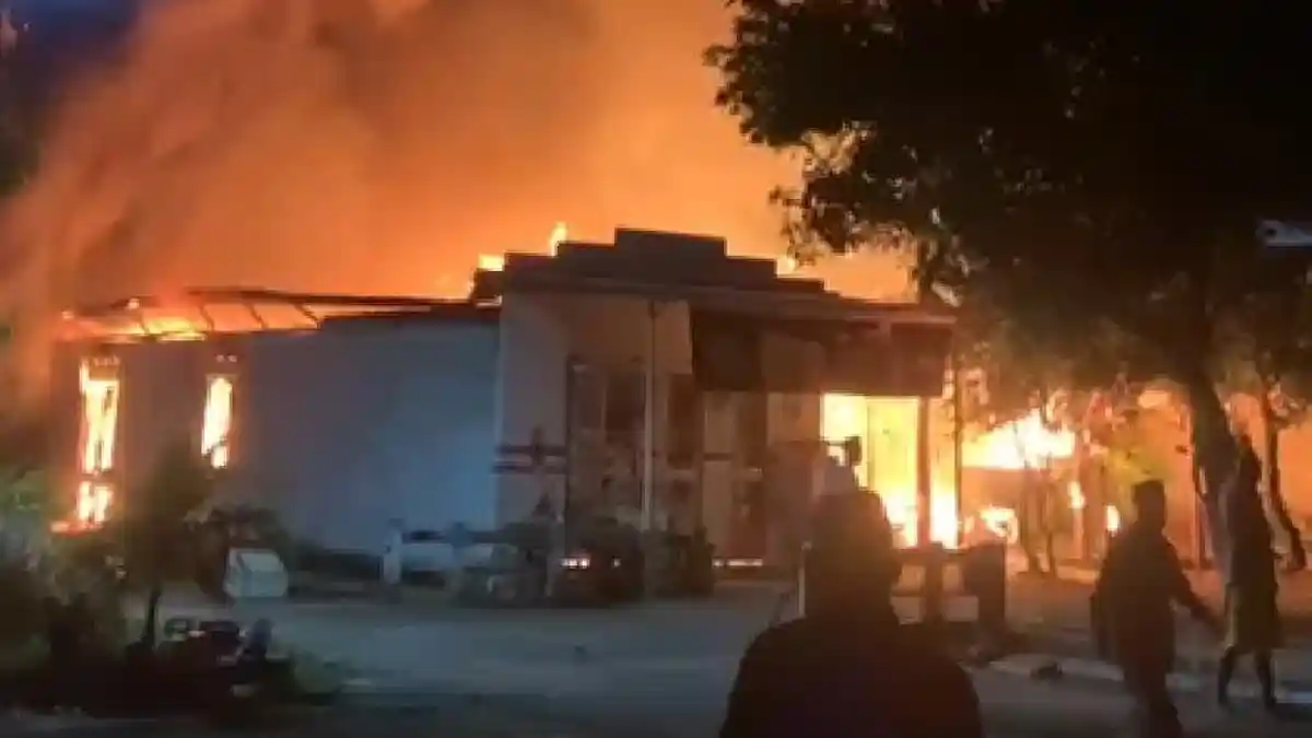 Uang Tunai Ratusan Juta Rupiah Ludes Jadi Abu, Kebakaran Rumah Toko Sembako di Kendal