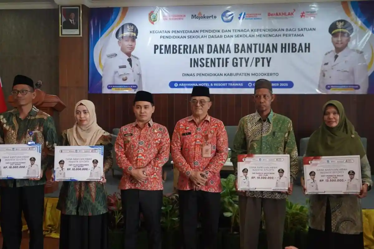 Pemkab Mojokerto Gelontorkan Dana Insentif Sebesar Rp1,3 Miliar pada 931 Guru SD dan SMP 