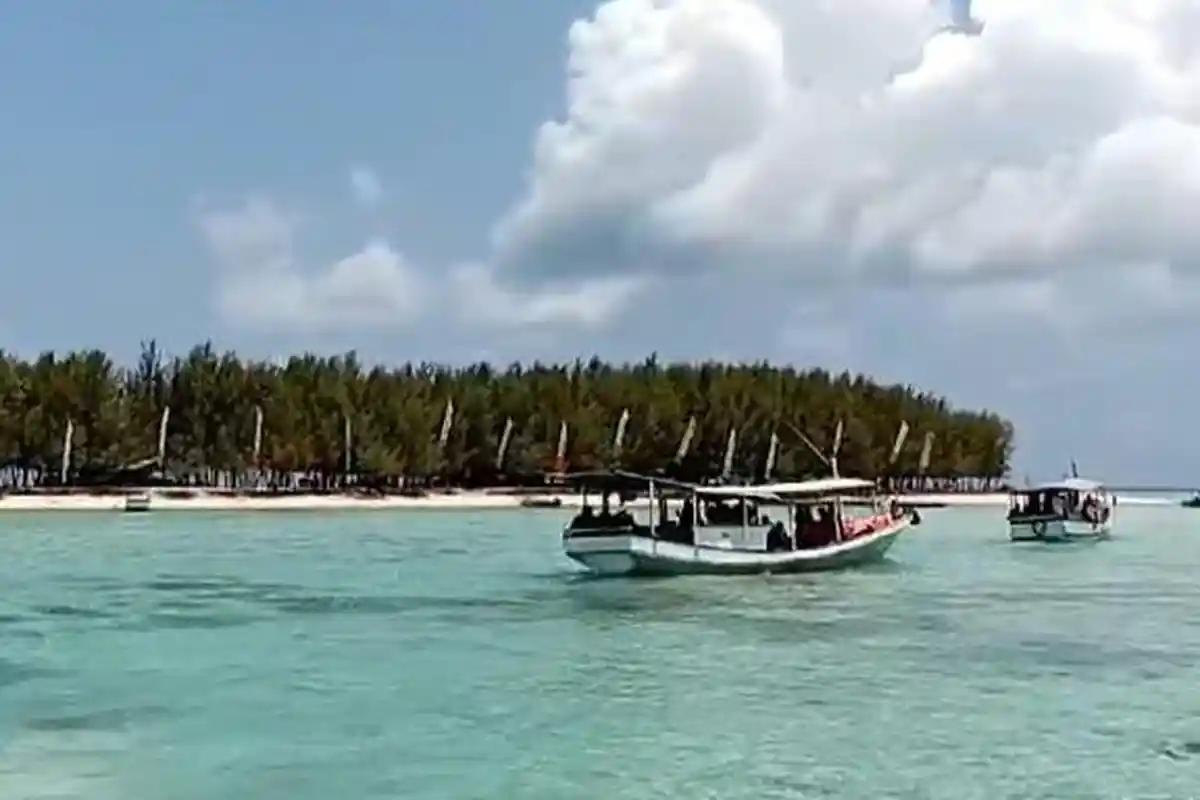 Pesona Pulau Gili Noko Setitik 'Surga' di Bawean Gresik, Obat untuk Healing dengan Pasir Putih