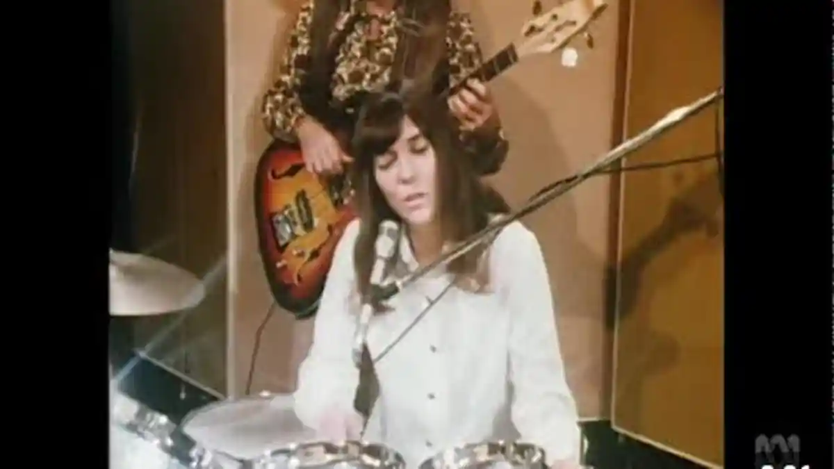 Translate Lirik Lagu Close To You - The Carpenters: Why Do Stars Fall Down From The Sky