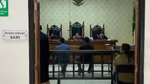 Suasana-ruang-sidang-Sari-di-Pengadilan-Negeri-Kupang-Senin-862026.jpg