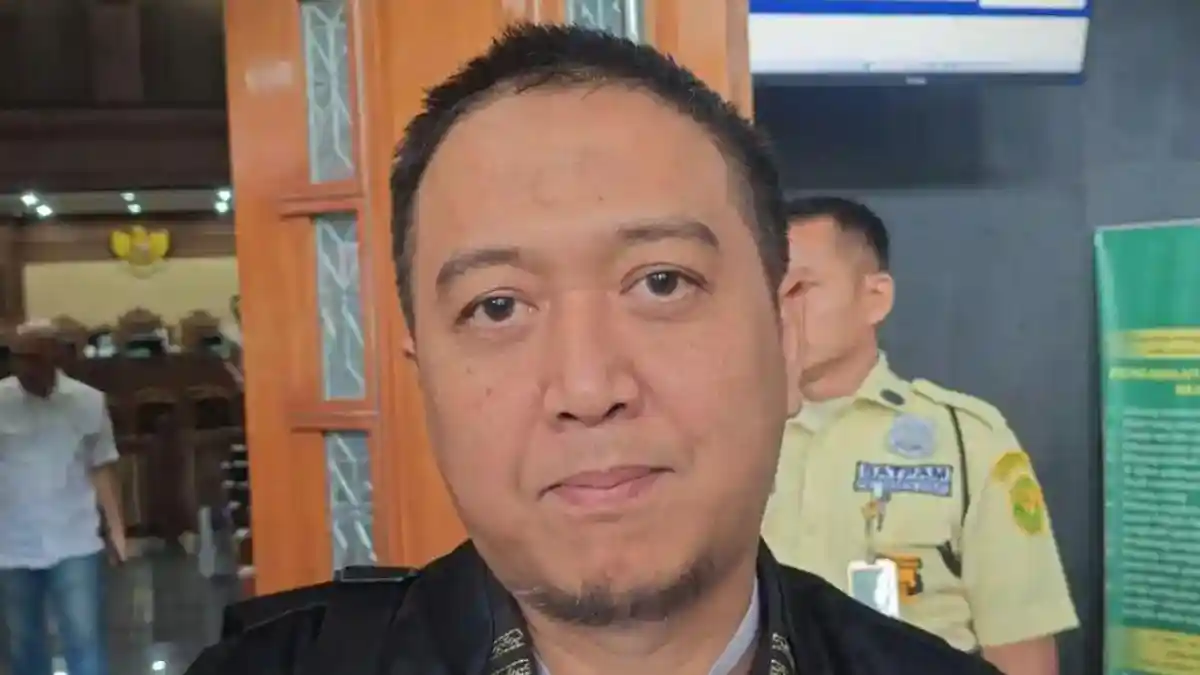 Sosok Roy Rialdy, JPU Tuntut Nadiem 18 Th Bui, Raih Adhyaksa Awards ...