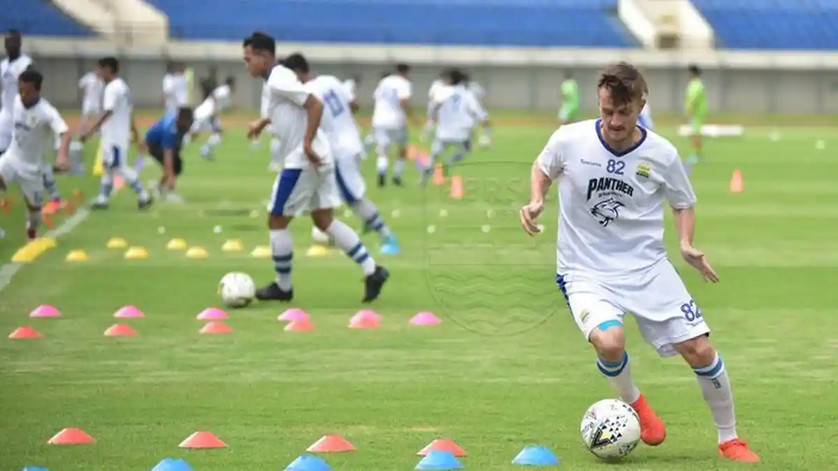 Liga 1 - Libur Lebaran Usai, Persib Bandung Langsung Genjot Para Pemain