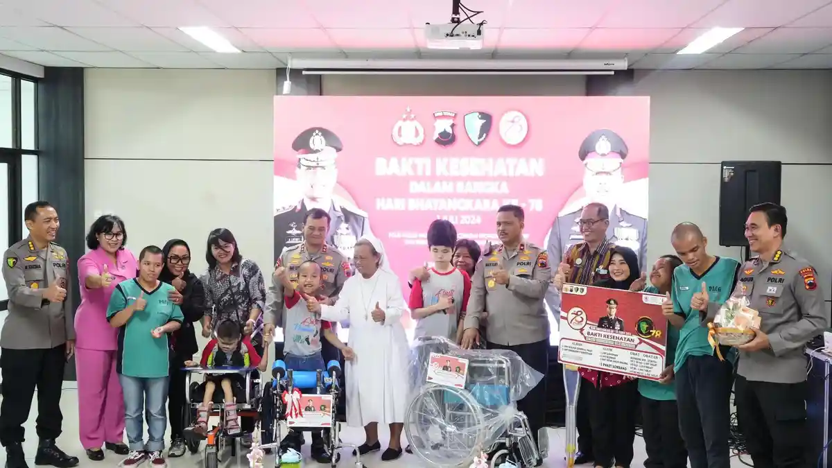 HUT Bhayangkara, Kapolda Jateng Serahkan Bantuan 1.547 Alkes bagi Masyarakat dan Difabel