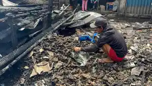 20260326_Pasca-Kebakaran-Pasar-Segiri-Samarinda-Pedagang-Punguti-Dagangan.jpg