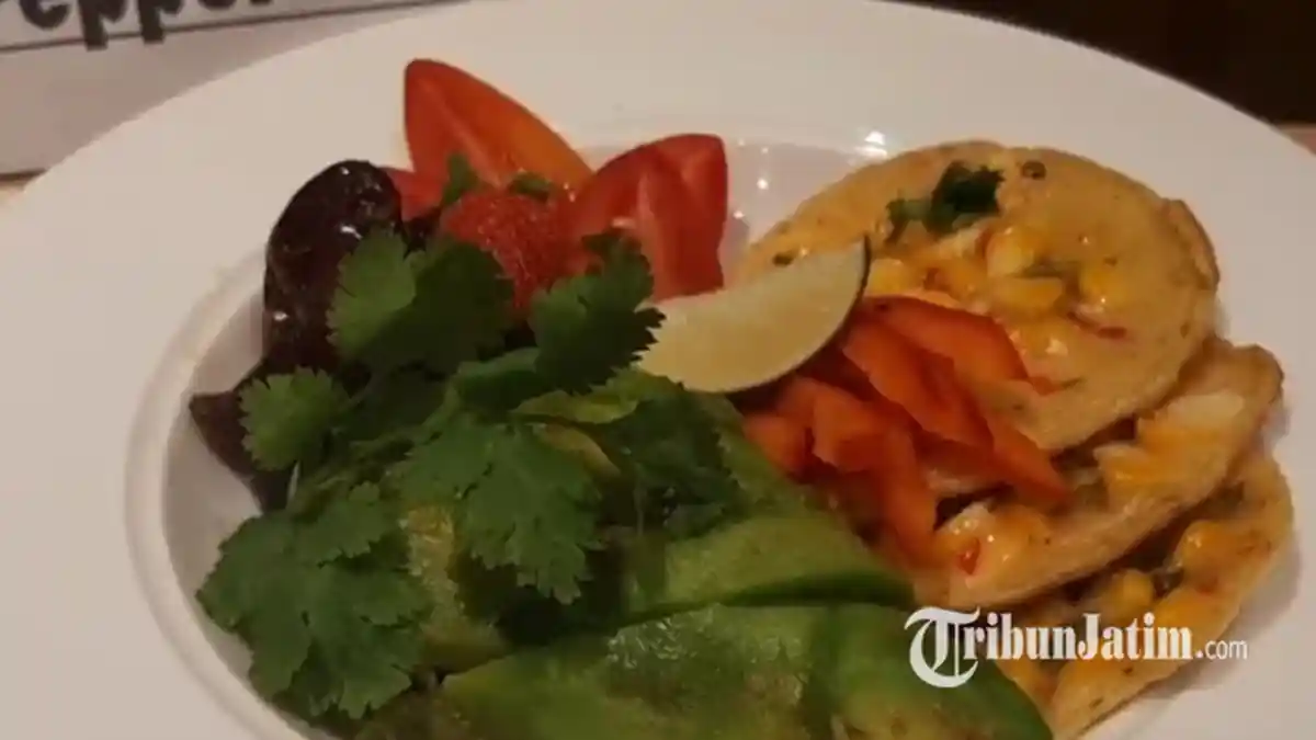Mencoba Menu Sehat, Pancake Jagung Sajian Spesial Ramadan ala Hotel Santika Pandegiling Surabaya
