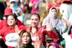 Peringati HUT Ke-77 RI, Warga Malang Zumba Party dengan Kostum Unik