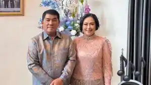Gubernur-Sulawesi-Utara-Yulius-Selvanus-Komaling-YSK-bersama-istri-Anik-Wandriani.jpg