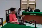 Rido-Yogi-Pratama-alias-Oop-saat-menjalani-sidang.jpg